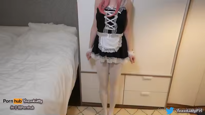 柚子猫-yuzukitty-白丝小女仆柚子猫用身体侍奉主人