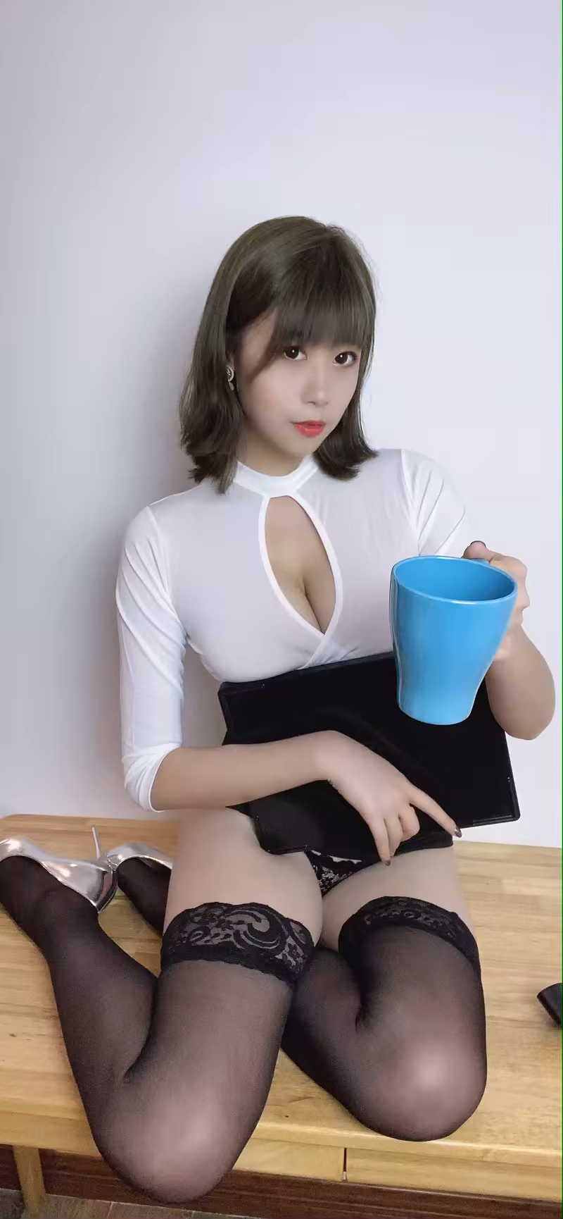 奈汐酱nice - NO.048 自撮り Vol.017-不务正业小秘书 [52P+4V-604.6MB]