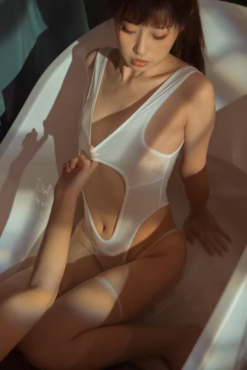 七月喵子 NO.005 黑白双人浴缸 [34P-345MB]