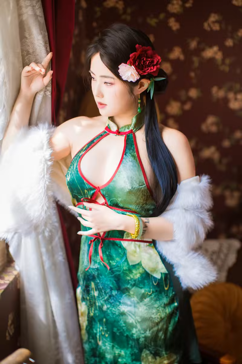 钛合金TiTi - 绿色旗袍