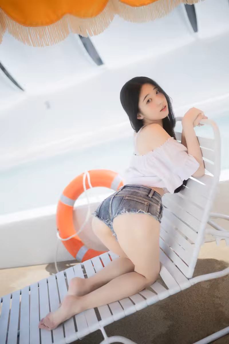 Yeon Woo NO.024 Mini Photobook [18P 222MB]